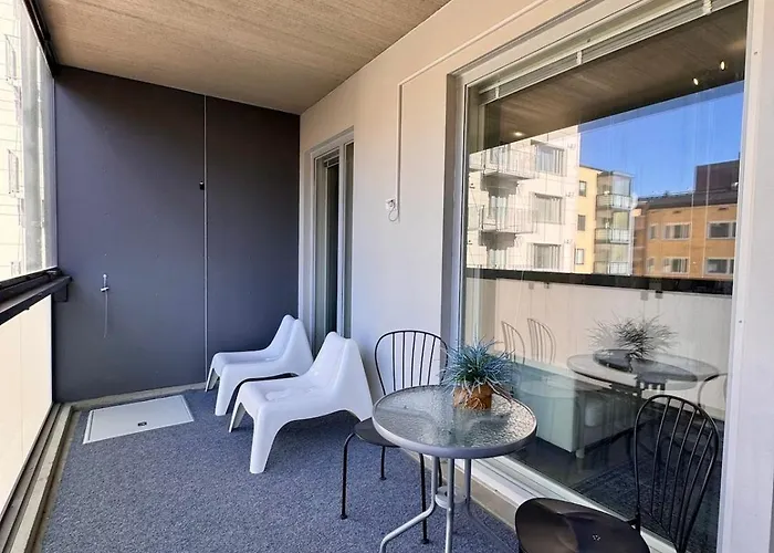 Kotimaailma - Parvekkeellinen Keskustakaksio - Aleksanterinkatu *